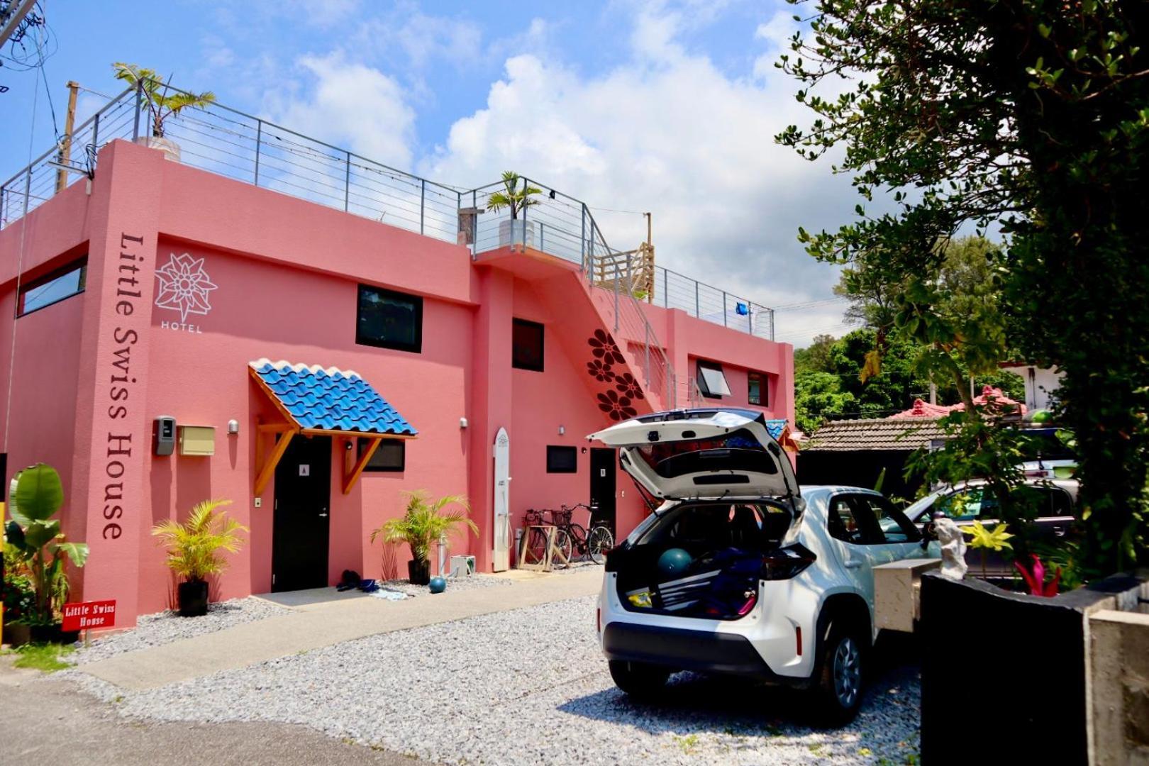 Hotel Little Swiss House Motobu Dış mekan fotoğraf